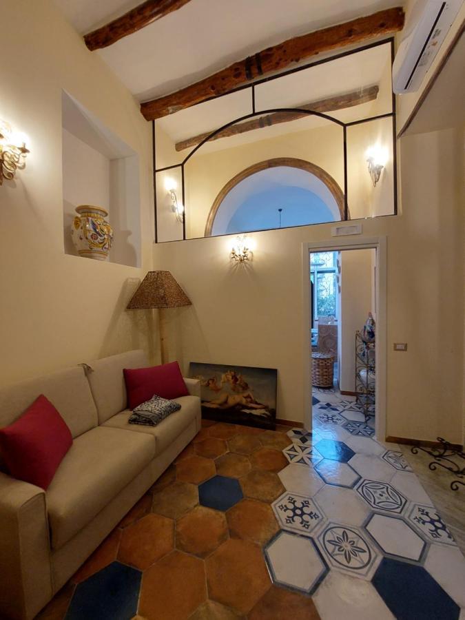 Dimora Storica "Le Stanze Di Dioniso" Villa Napoli Eksteriør bilde
