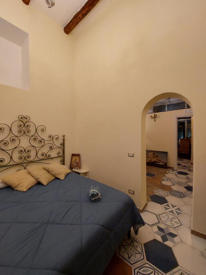 Dimora Storica "Le Stanze Di Dioniso" Villa Napoli Eksteriør bilde